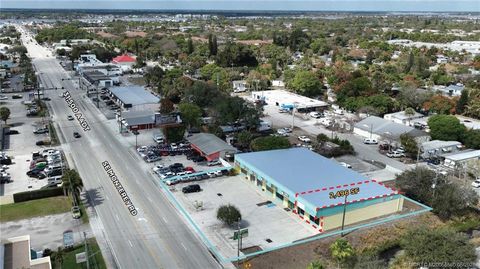 Photo of 553 SE Monterey Road, Stuart, FL 34994 (MLS # M20055580)