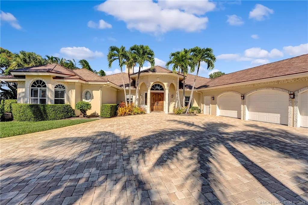 Photo of 825 SE Riverside Drive, Stuart, FL 34994 (MLS # M20037198)