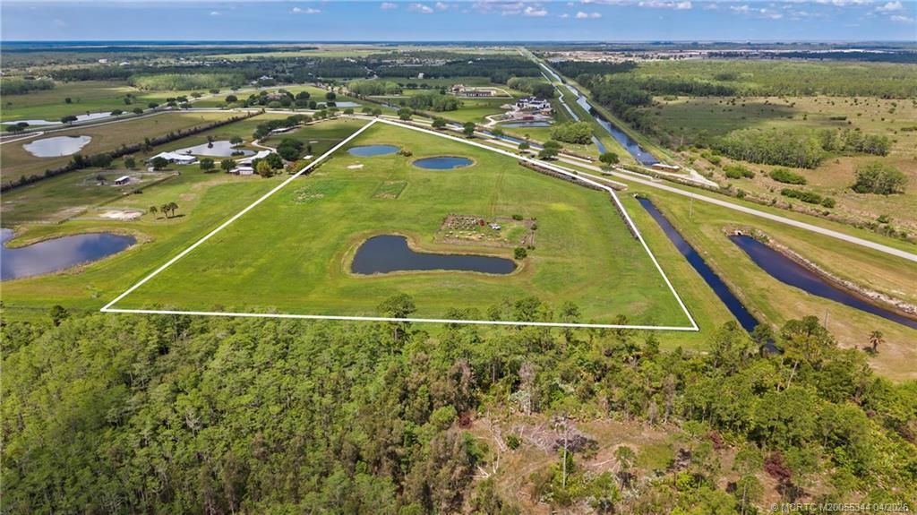 Photo of 1900 SW Trailside Run, Stuart, FL 34997 (MLS # M20055344)