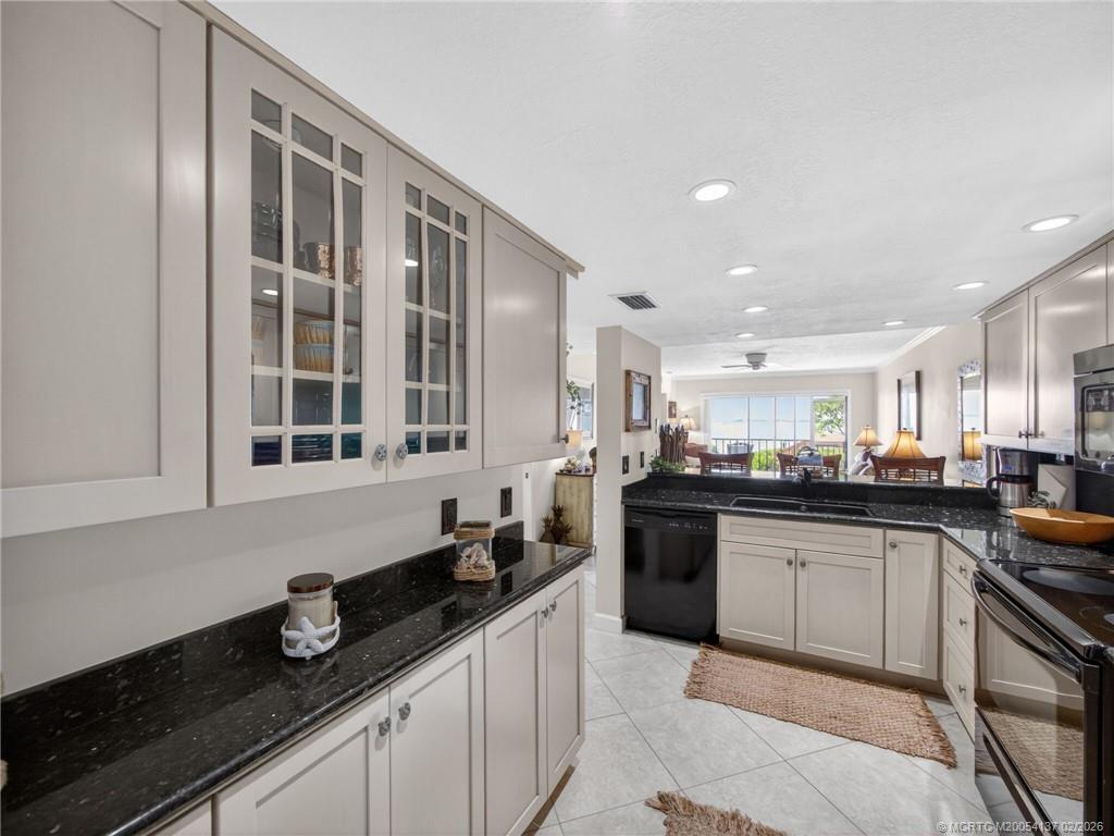 4680 NE Sandpebble Trace 103