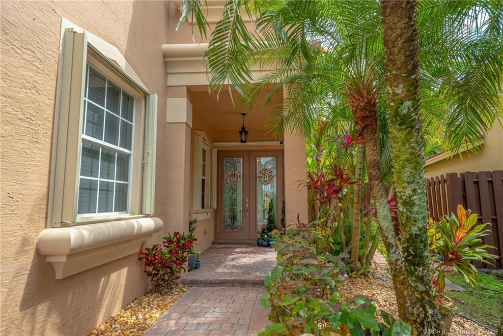 3009 SW Porpoise Circle
