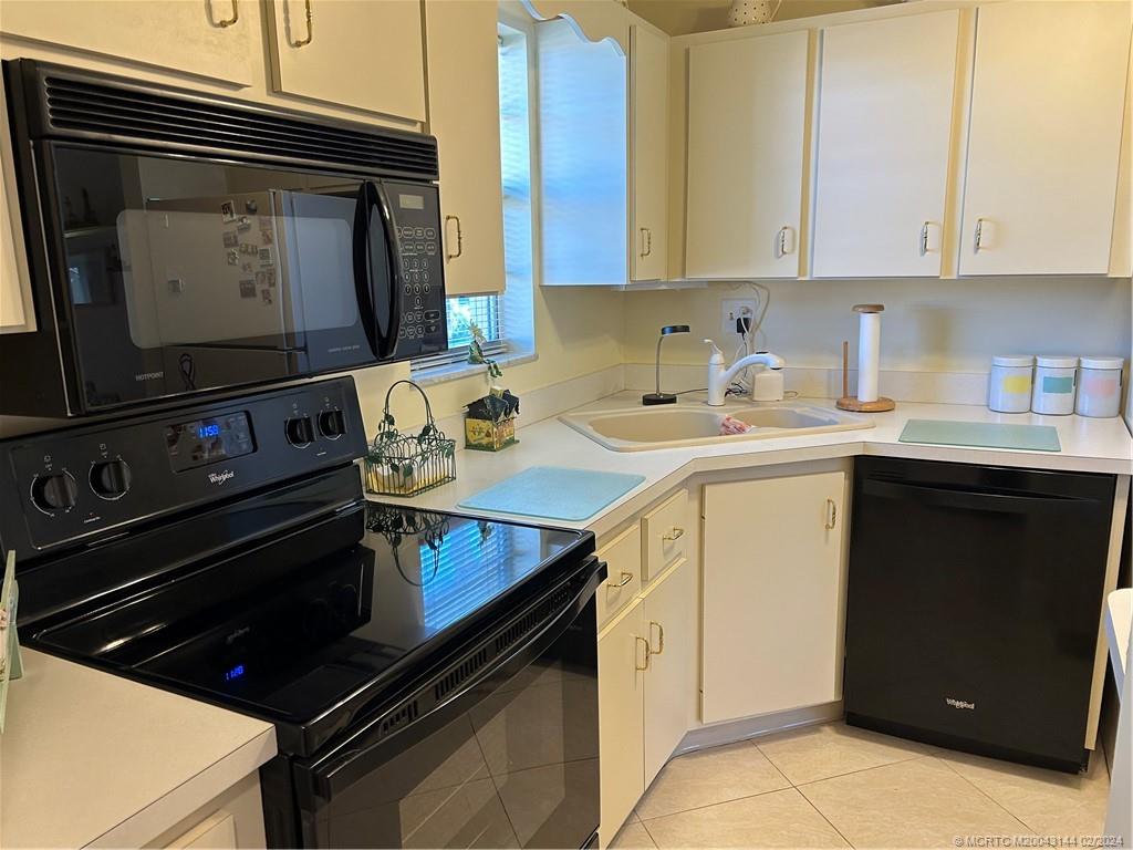 Stuart, Florida 34994, United States, 1 Bedroom Bedrooms, ,2 BathroomsBathrooms,Residential,Active,65850