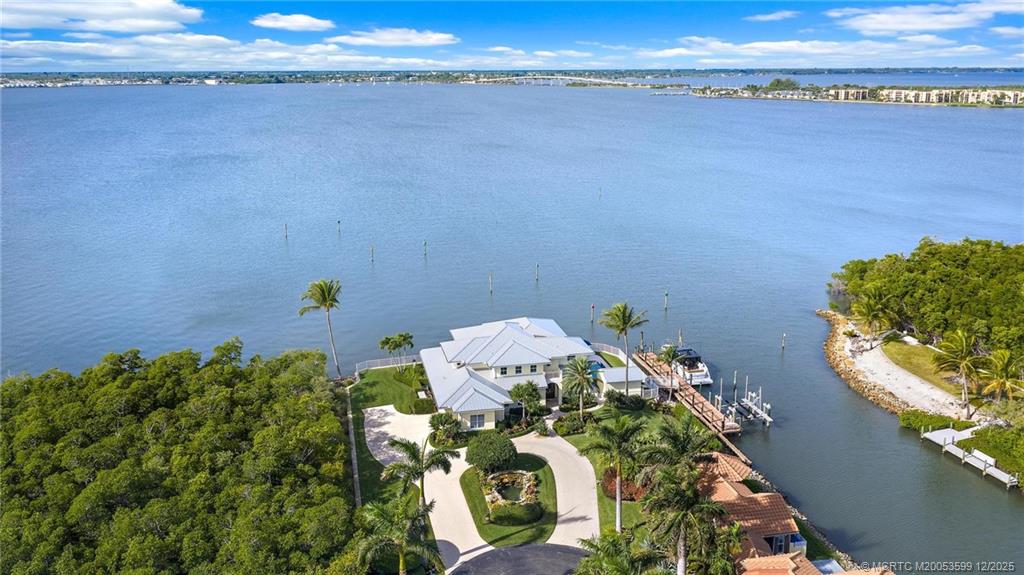 4105 NE Rigels Cove Way