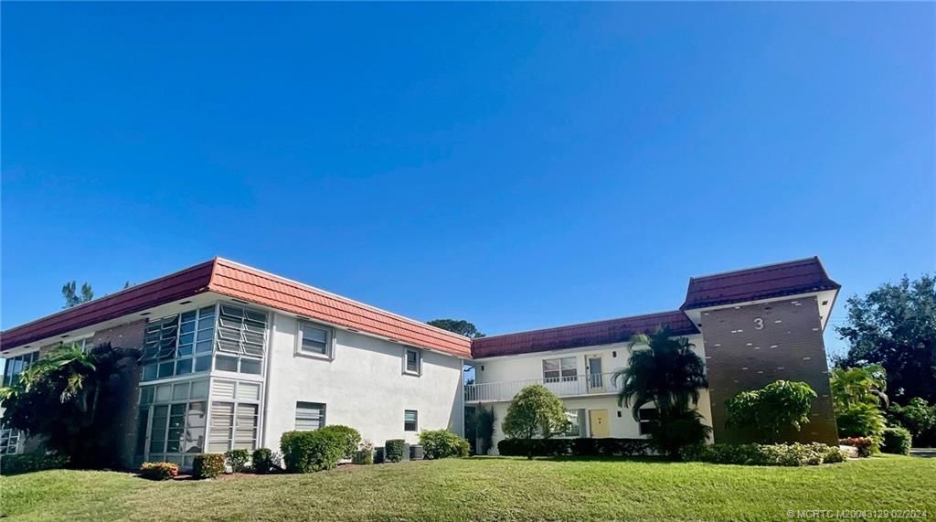 Photo of 1225 NW 21st Street #301, Stuart, FL 34994 (MLS # M20043129)