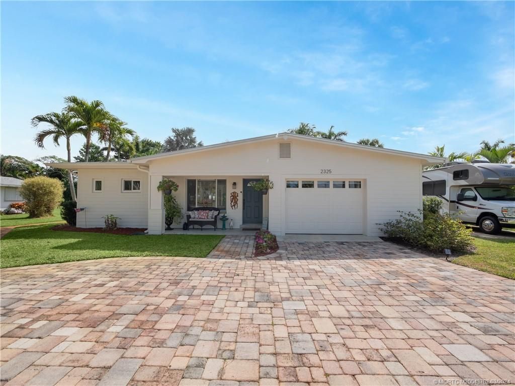 Photo of 2325 NW Fork Road, Stuart, FL 34994 (MLS # M20043702)