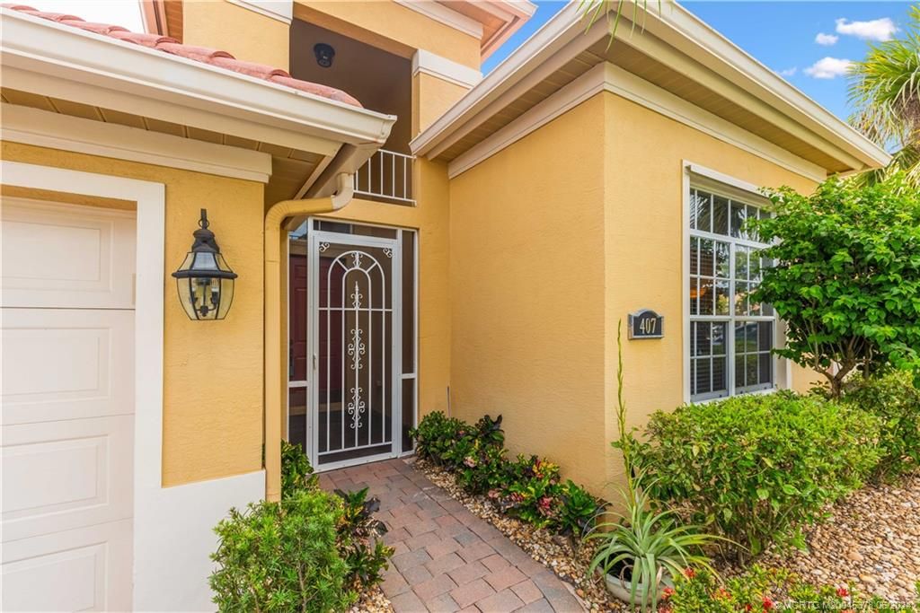 Photo of 407 NW Stratford Lane E, Port Saint Lucie, FL 34983 (MLS # M20045378)