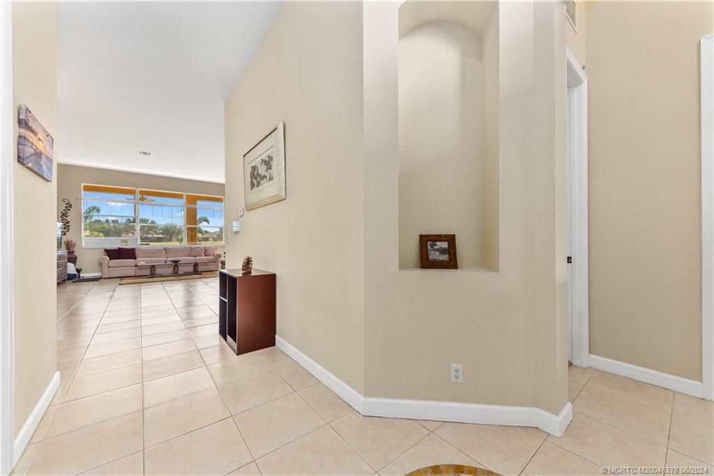 Photo of 407 NW Stratford Lane E, Port Saint Lucie, FL 34983 (MLS # M20045378)