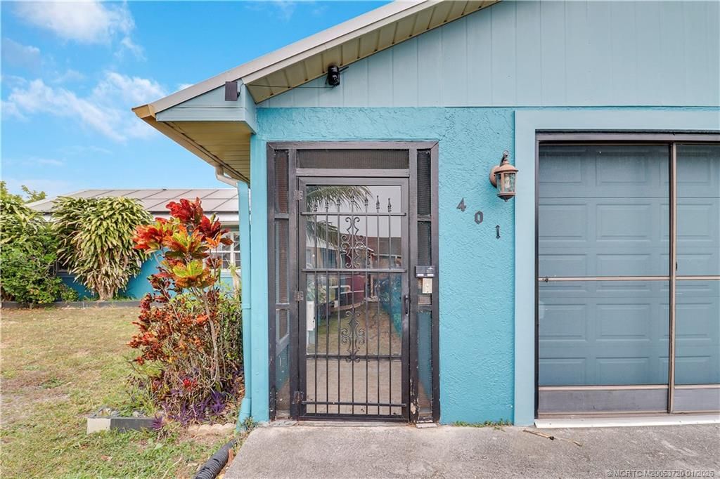 Photo of 401 SW Ewing Avenue, Port Saint Lucie, FL 34983 (MLS # M20053720)
