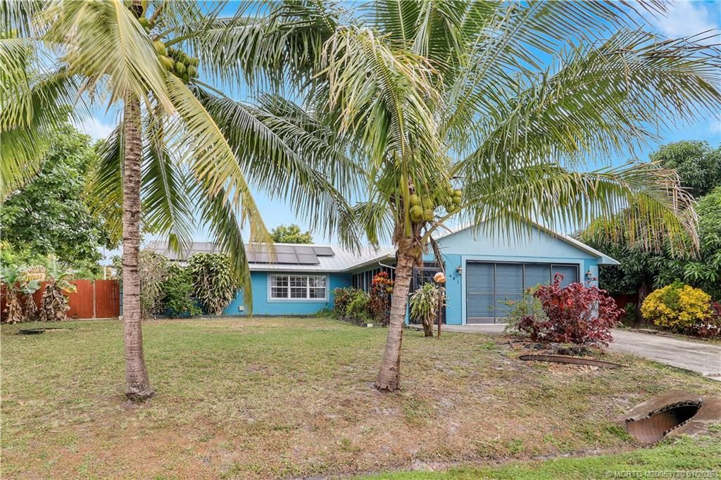 Photo of 401 SW Ewing Avenue, Port Saint Lucie, FL 34983 (MLS # M20053720)