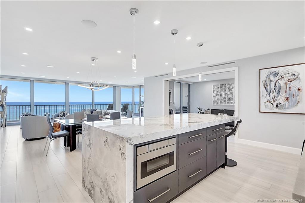 Stuart, Florida 34996, United States, 3 Bedrooms Bedrooms, ,3 BathroomsBathrooms,Residential,Active,72826