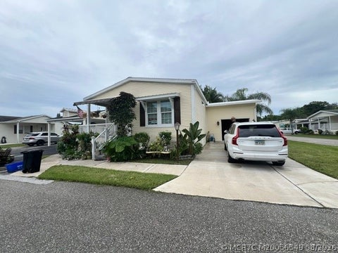 Mobile Home For Sale - 2555 Pga Boulevard #425<br/> Palm Beach County, Palm Beach Gardens, FL 33410