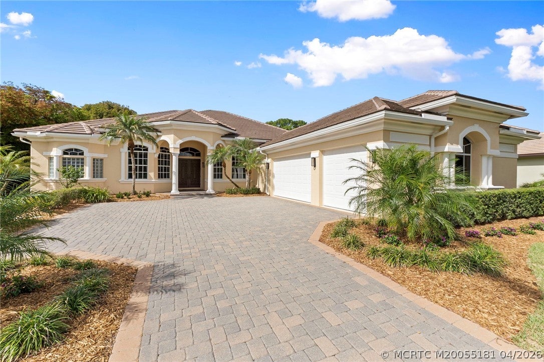 511 SW Squire Johns Lane