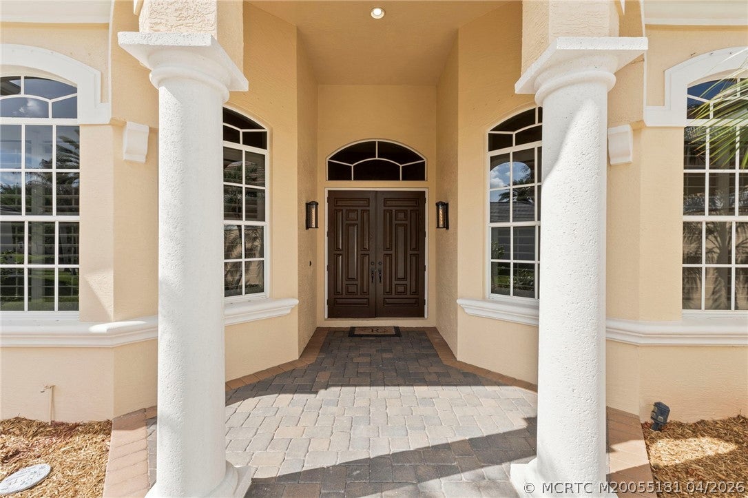 511 SW Squire Johns Lane