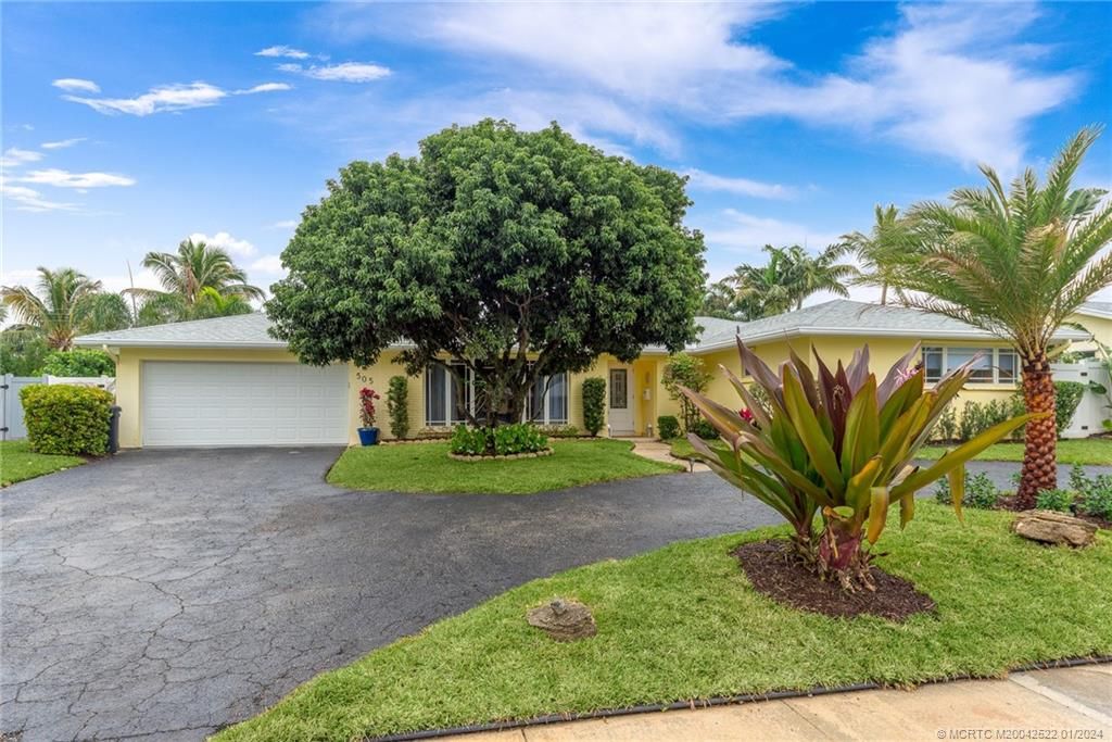 Photo of 505 Marlin Road, North Palm Beach, FL 33408 (MLS # M20042522)