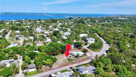Photo of 4665 NE Savannah Road, Jensen Beach, FL 34957 (MLS # M20051621)