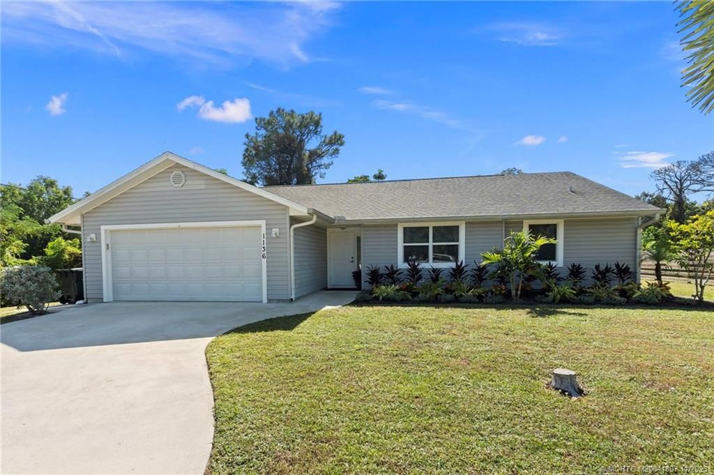 Photo of 1136 SE 14th Street, Stuart, FL 34996 (MLS # M20041807)