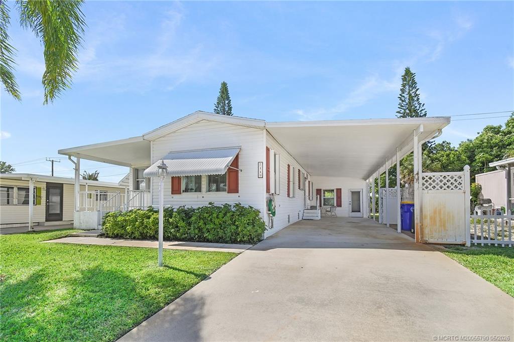 Photo of 7149 SE Ridgeway Terrace, Hobe Sound, FL 33455 (MLS # M20055790)