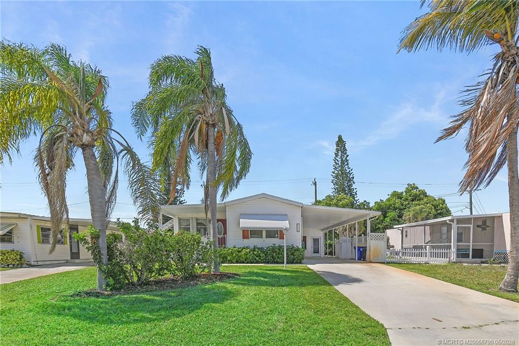 Photo of 7149 SE Ridgeway Terrace, Hobe Sound, FL 33455 (MLS # M20055790)