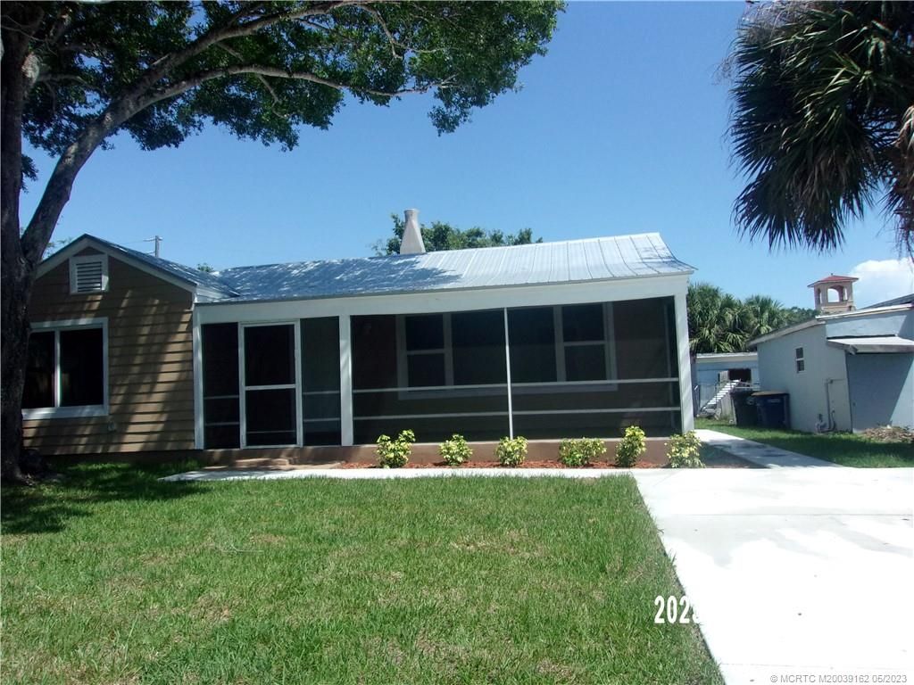Photo of 1204 Easter Avenue, Fort Pierce, FL 34950 (MLS # M20039162)