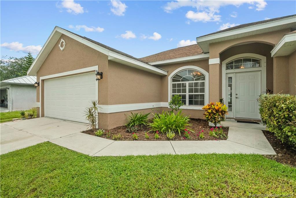 Photo of 914 SE Streamlet Avenue, Port Saint Lucie, FL 34983 (MLS # M20040681)