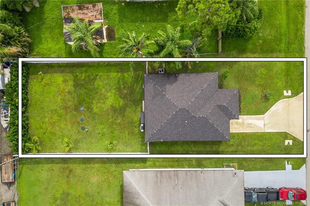 Photo of 2919 SE Cypress Street, Stuart, FL 34997 (MLS # M20051465)