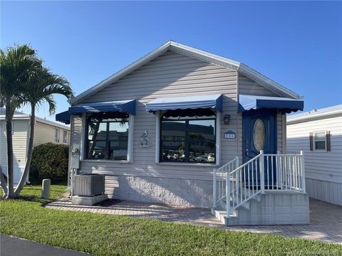 Photo of 286 Nettles Boulevard, Jensen Beach, FL 34957 (MLS # M20049022)