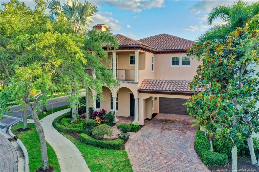 Photo of 104 Tulip Tree Court, Jupiter, FL 33458 (MLS # M20038979)
