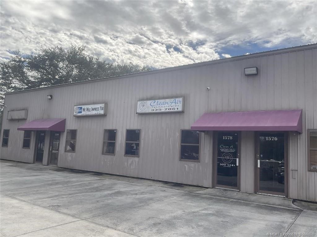 Photo of 1576 SE South Niemeyer Circle, Port Saint Lucie, FL 34952 (MLS # M20051875)