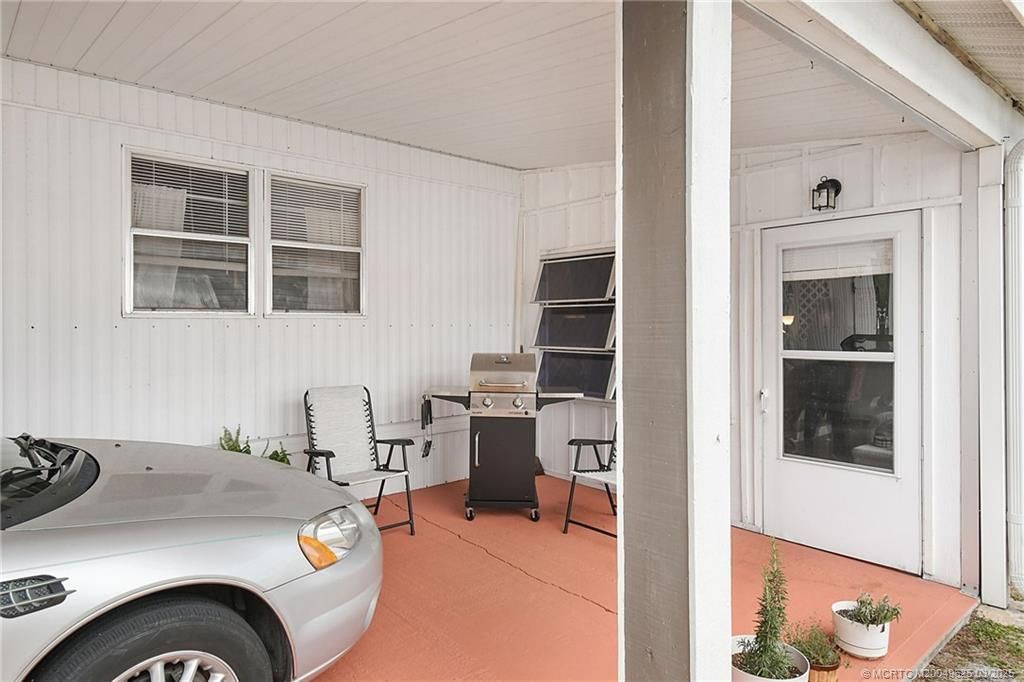 Photo of 7126 SE Redbird Circle, Hobe Sound, FL 33455 (MLS # M20049625)