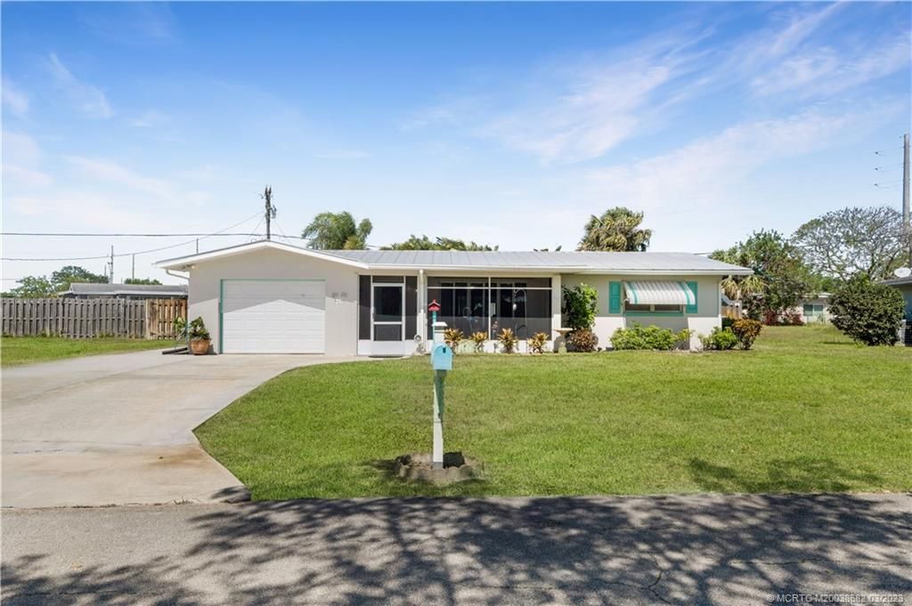 Photo of 225 E Arbor Avenue, Port Saint Lucie, FL 34952 (MLS # M20038682)