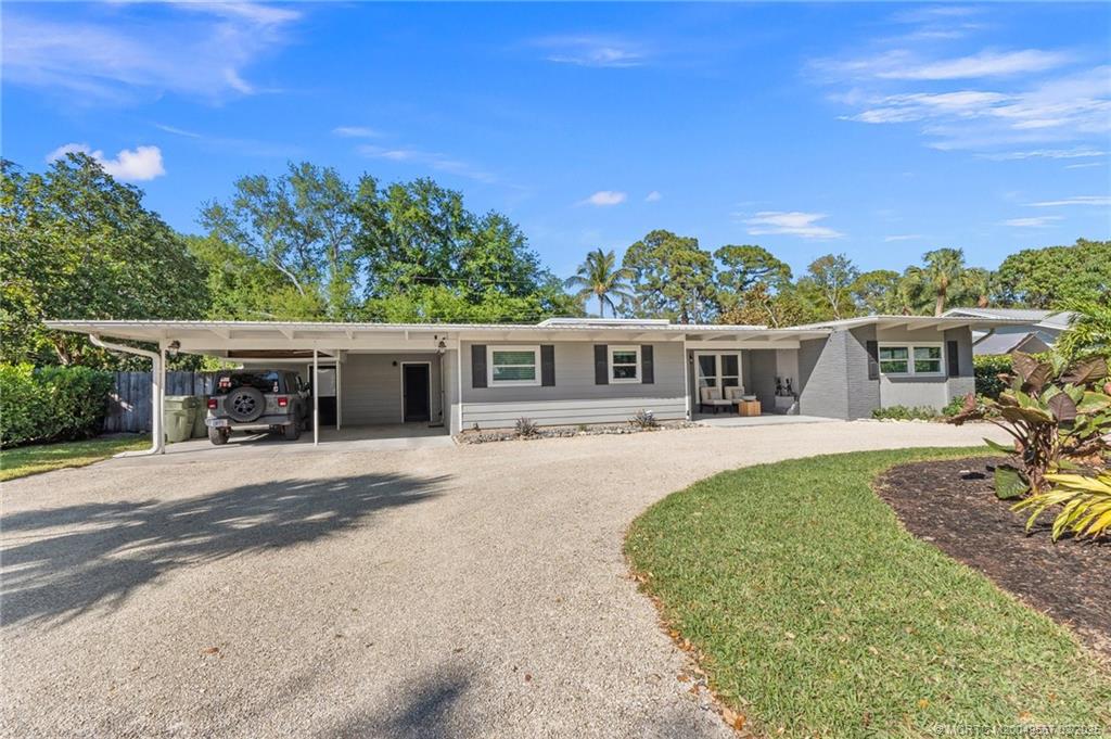 530 SW Manor Drive