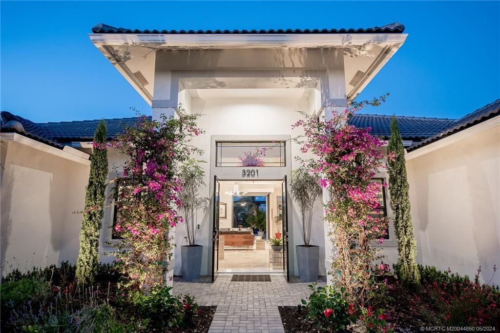 Photo of 3201 SE Braemar Way, Port Saint Lucie, FL 34952 (MLS # M20044850)