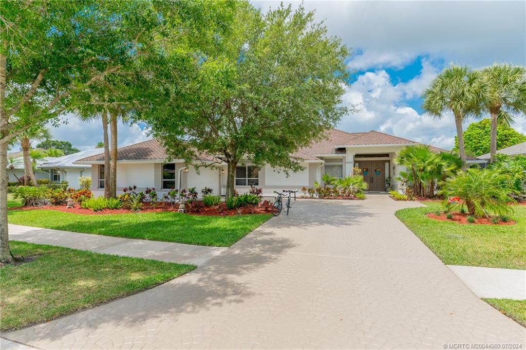 Photo of 2344 SW Danforth Circle, Palm City, FL 34990 (MLS # M20044960)