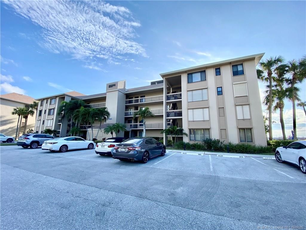 Photo of 4620 NE Sandpebble Trace #405, Stuart, FL 34996 (MLS # M20041501)