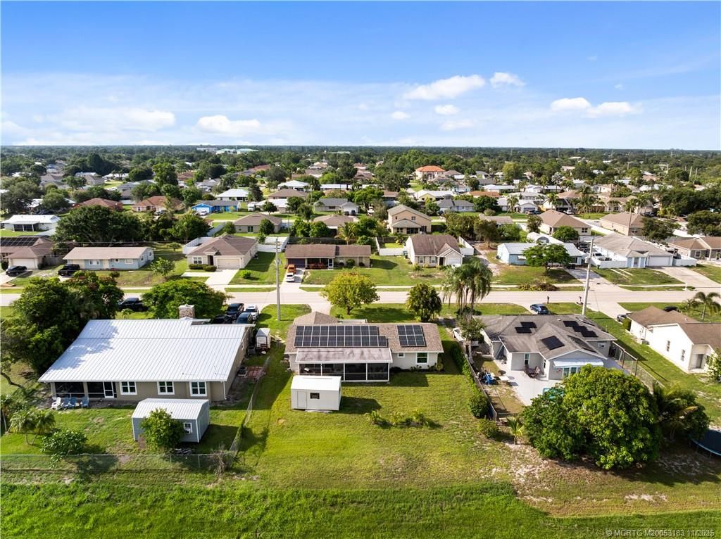 Photo of 372 SE Oakridge Drive, Port Saint Lucie, FL 34984 (MLS # M20053183)