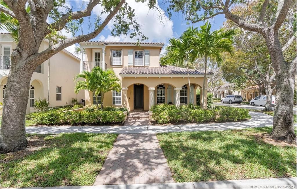 Photo of 125 Barcelona Drive, Jupiter, FL 33458 (MLS # M20038851)