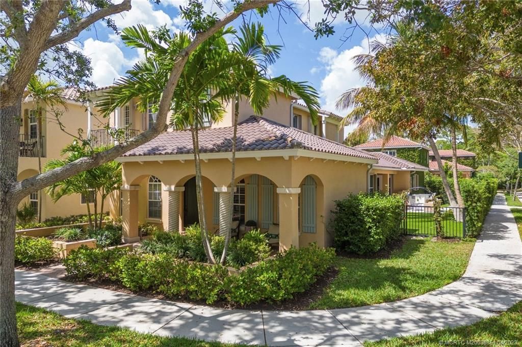 Photo of 125 Barcelona Drive, Jupiter, FL 33458 (MLS # M20038851)