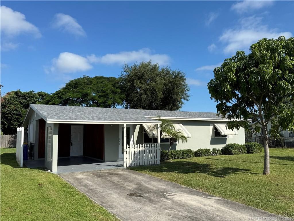 Photo of 2519 SE Madison Street, Stuart, FL 34997 (MLS # M20052651)