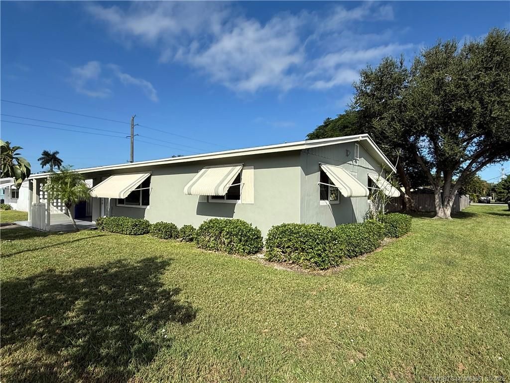 Photo of 2519 SE Madison Street, Stuart, FL 34997 (MLS # M20052651)