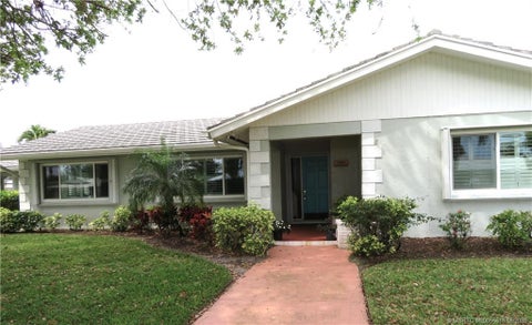 Photo of 1843 SE Granada Lane, Stuart, FL 34996 (MLS # M20055618)