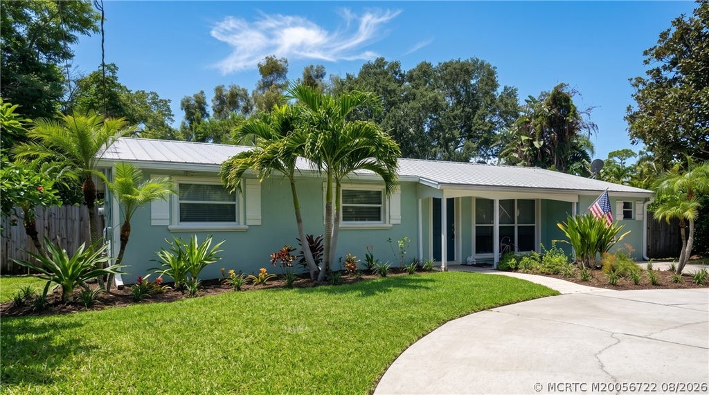 Photo of 502 SE Edgewood Drive, Stuart, FL 34996 (MLS # M20056722)