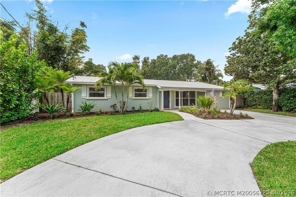 Photo of 502 SE Edgewood Drive, Stuart, FL 34996 (MLS # M20056722)