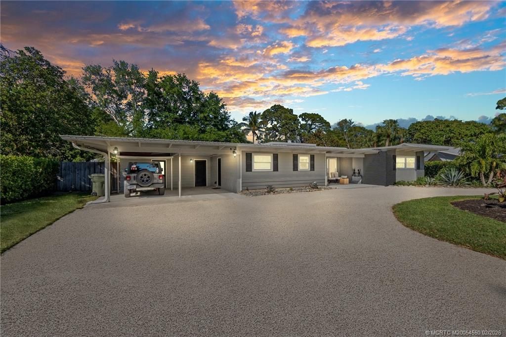 Photo of 530 SW Manor Drive, Stuart, FL 34994 (MLS # M20054550)