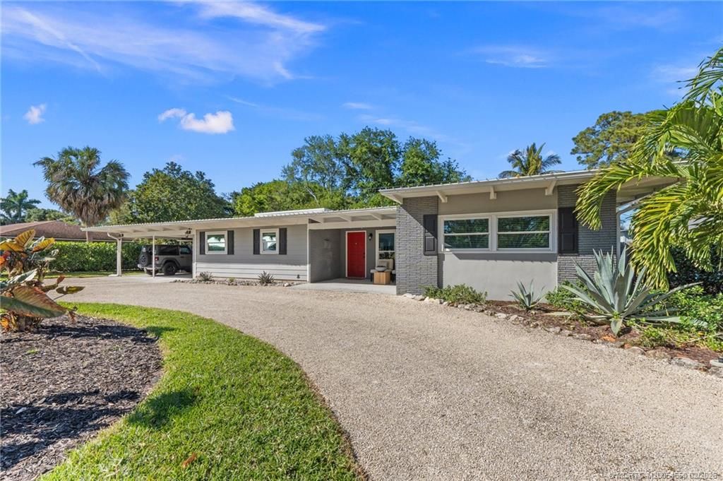 Photo of 530 SW Manor Drive, Stuart, FL 34994 (MLS # M20054550)