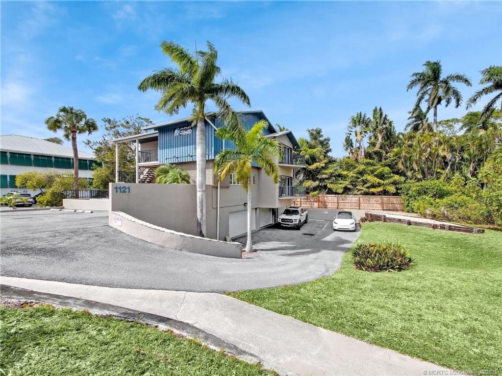 Photo of 1121 SE Ocean Boulevard, Stuart, FL 34996 (MLS # M20049668)