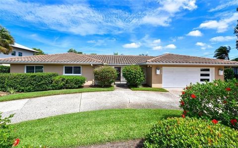 Photo of 513 Gunwale Lane, Longboat Key, FL 34228 (MLS # M20053435)