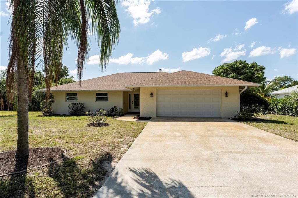 Photo of 370 SW Harbor Street, Stuart, FL 34997 (MLS # M20038142)