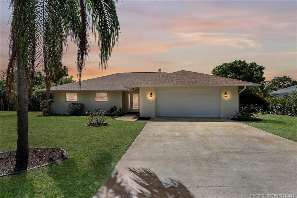 Photo of 370 SW Harbor Street, Stuart, FL 34997 (MLS # M20038142)