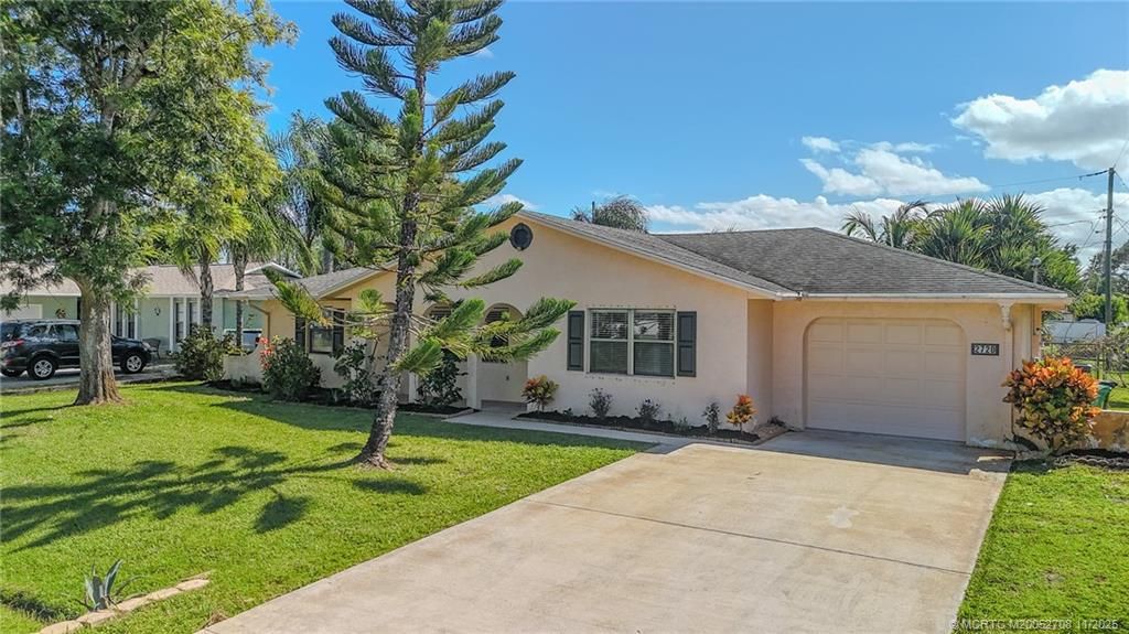 Photo of 2720 SE Helms Avenue, Port Saint Lucie, FL 34952 (MLS # M20052708)
