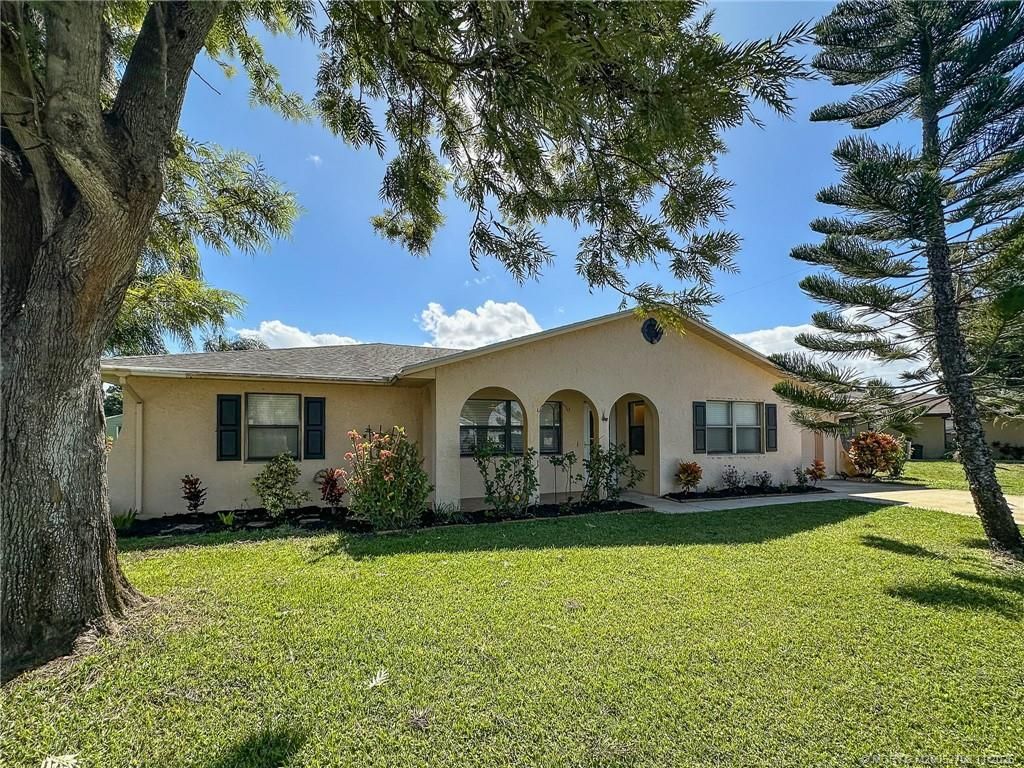 Photo of 2720 SE Helms Avenue, Port Saint Lucie, FL 34952 (MLS # M20052708)